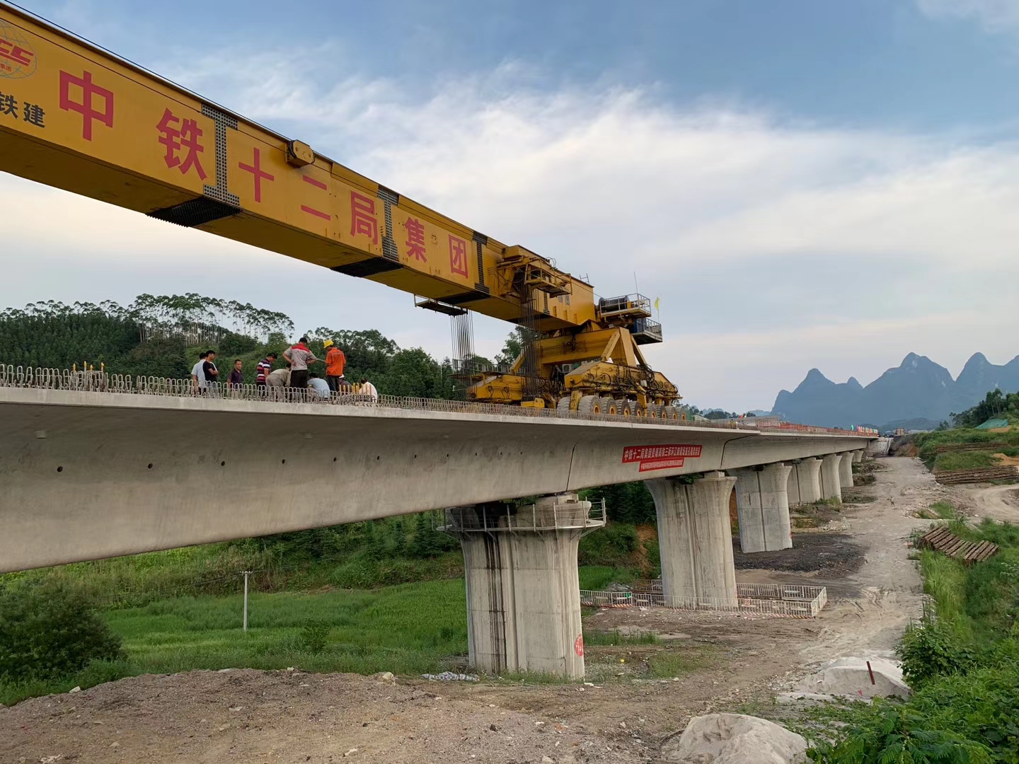 陈巴尔虎预应力加固在公路桥梁施工应用